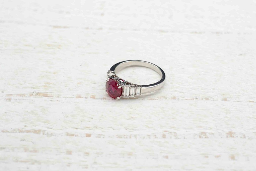 Bottazzi Blondeel Bague Rubis Et Diamants Baguettes En Or Blanc 18K Bagues Vintage Et De Creation